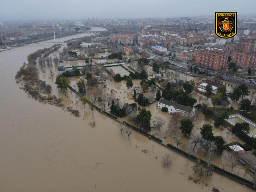 Crecida del Ebro a su paso por Zaragoza.