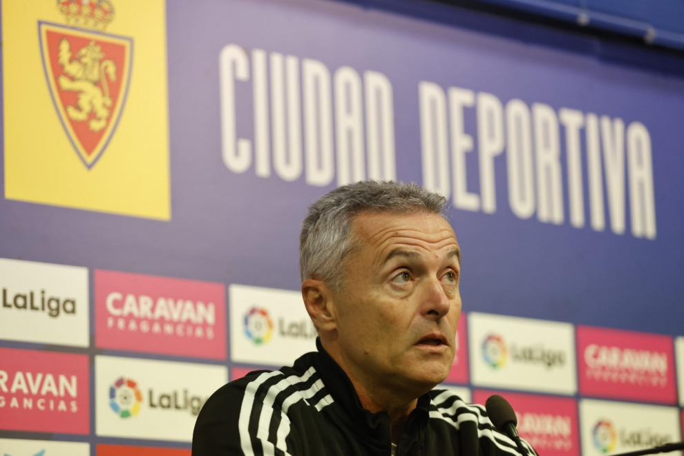 El entrenador del Real Zaragoza, Fran Escribá, en rueda de prensa este lunes.