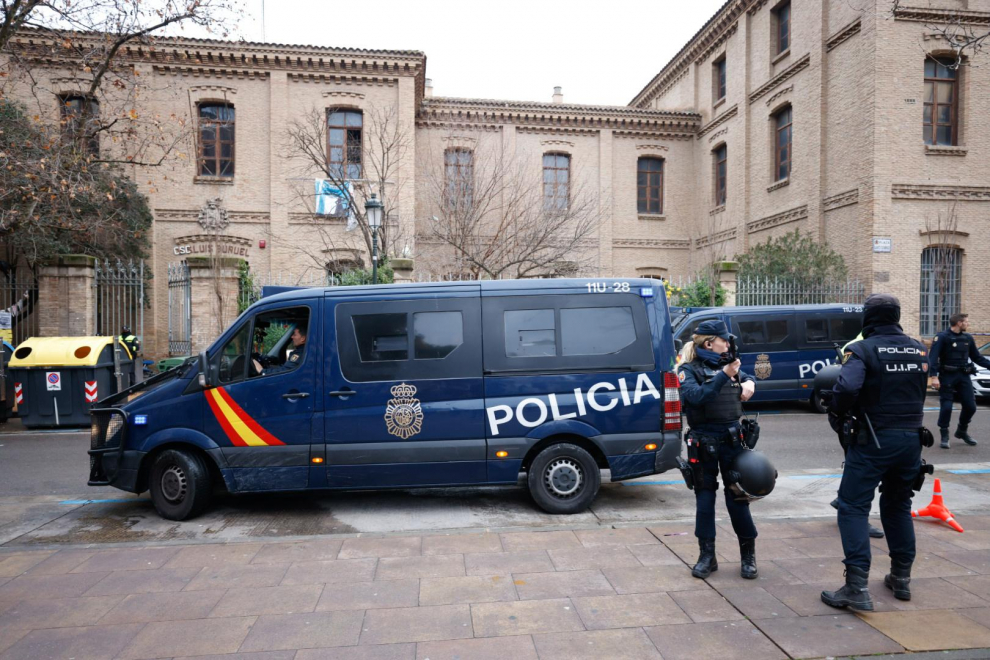 Desalojo del centro Luis Buñuel de Zaragoza.
