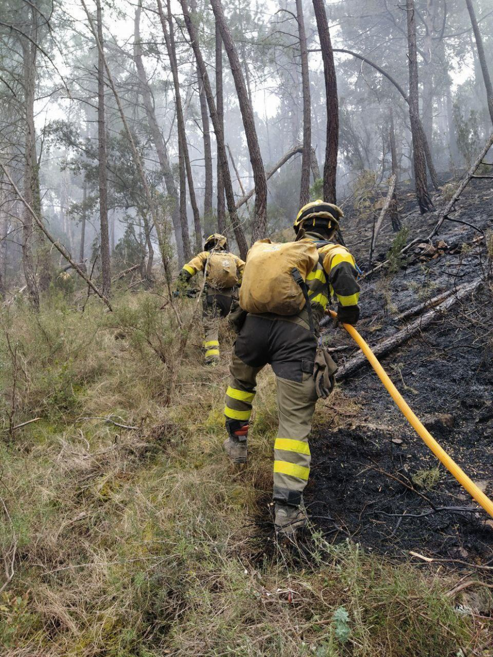 Labores de extinción del incendio este viernes