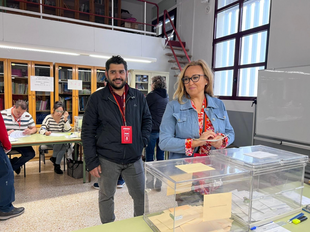 Maite Pérez, este domingo al ir a votar en Teruel