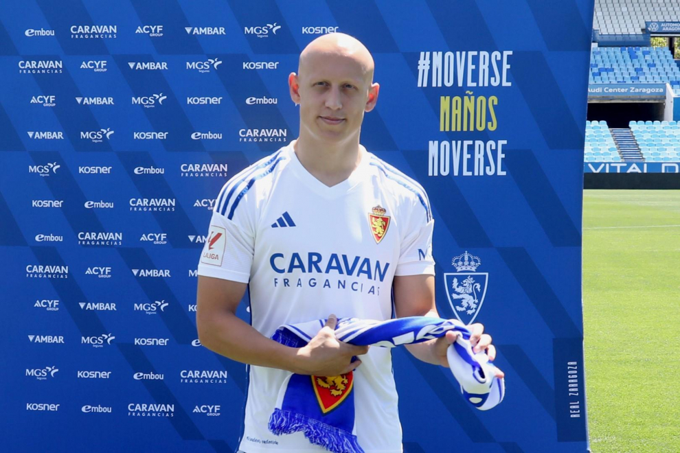 Presentación de Víctor Mollejo, nuevo jugador del Real Zaragoza, en La Romareda