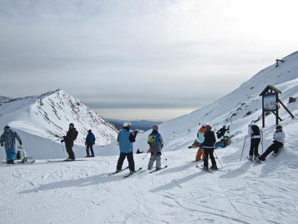 Primeros esquiadores en Cerler