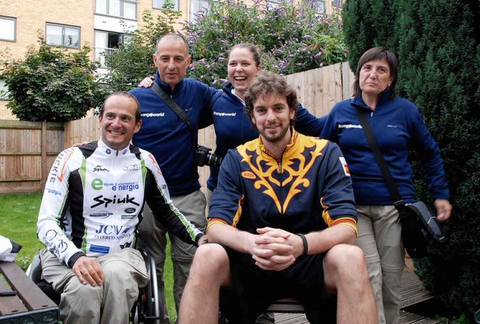 El aragonés Diego Ballesteros logra su reto viajando de Madrid a Londres en una bicicleta adaptada para personas con lesión medular