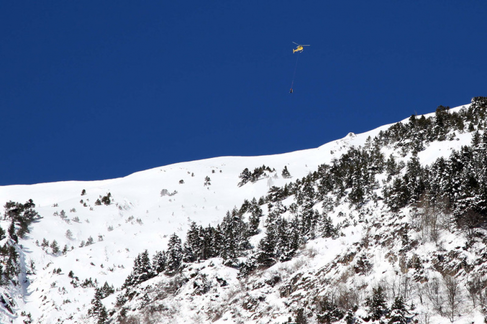 Intento de Desencadenamiento de avalanchas con helicóptero en el valle de Benasque
