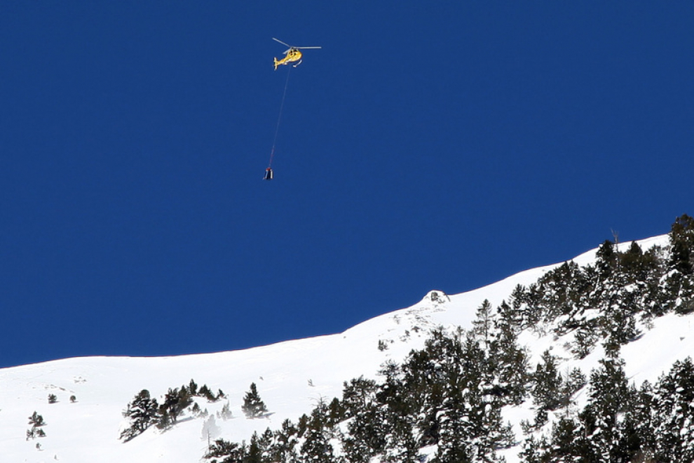 Intento de Desencadenamiento de avalanchas con helicóptero en el valle de Benasque