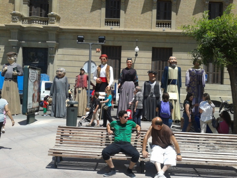 Encuentro de gigantes en Huesca