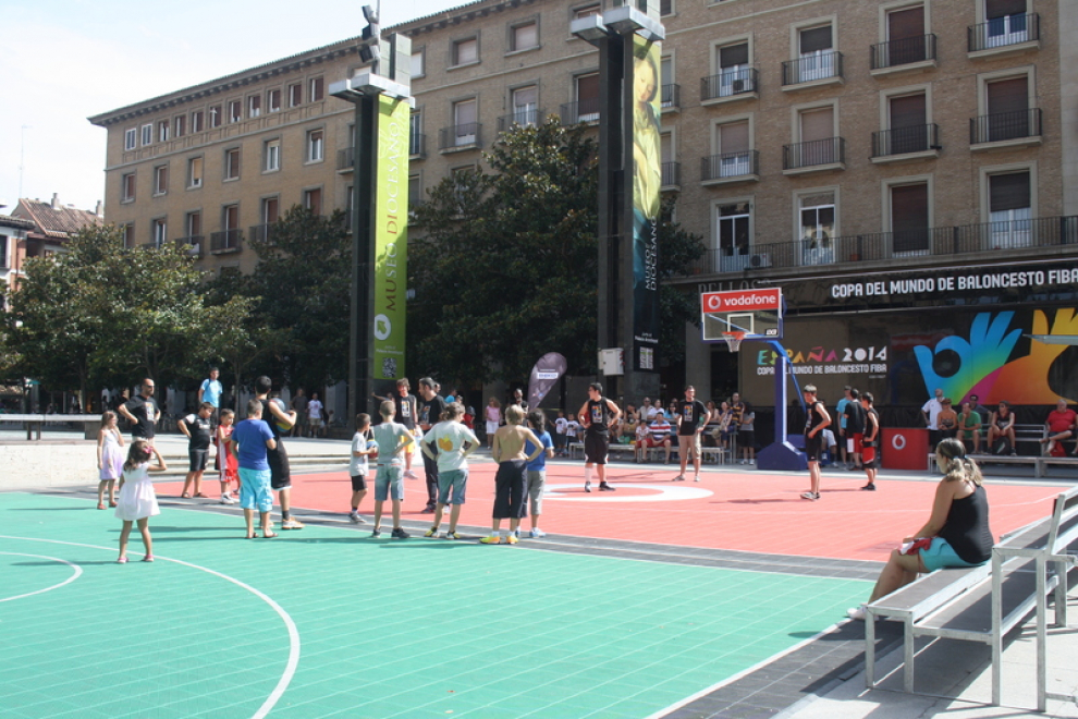 Baloncesto en la plaza del Pilar