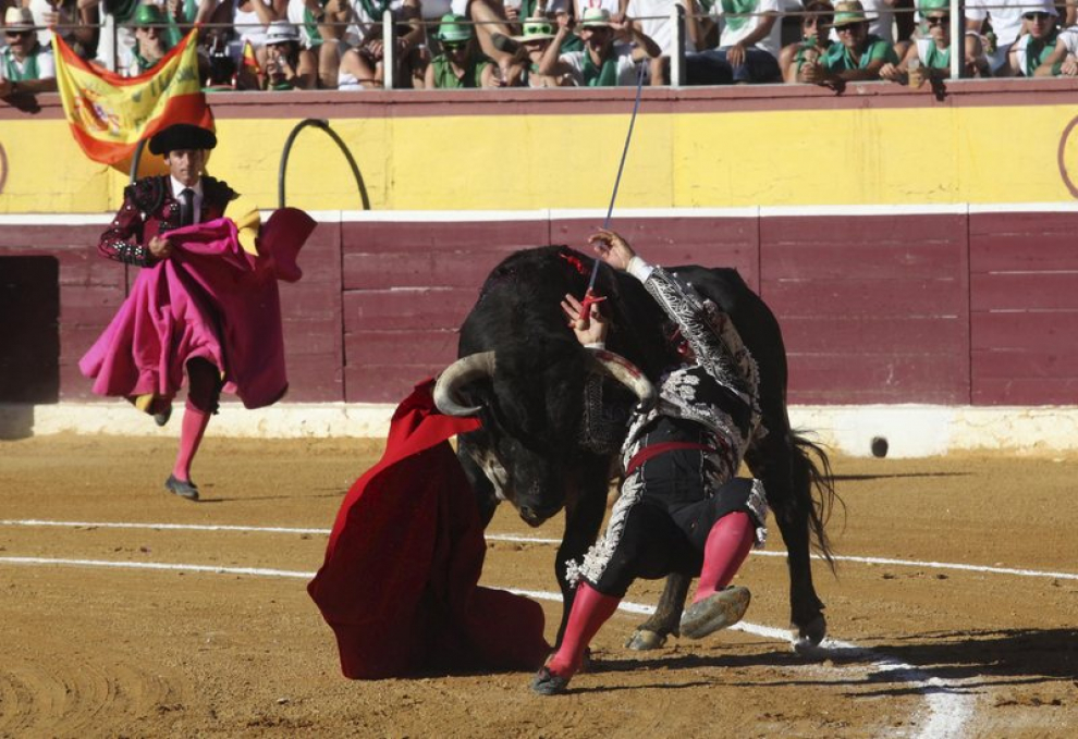Cogida a Morante de La Puebla en la plaza de toros de Huesca.