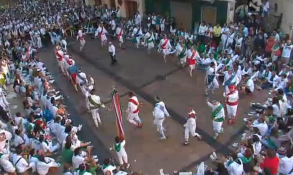 Los danzantes, en el día grande de San Lorenzo