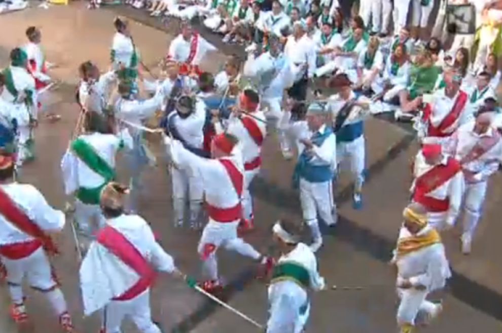 Los danzantes, en el día grande de San Lorenzo