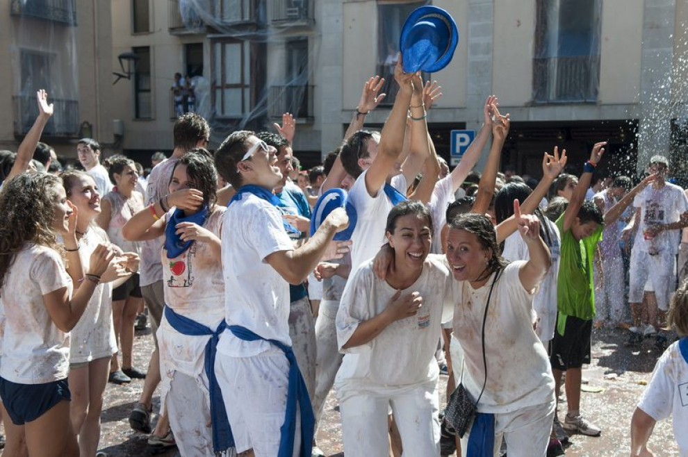 Turiasonenses y visitantes han abarrotado la plaza de España de la ciudad del Queiles para ver la salida del Cipotegato del Ayuntamiento.