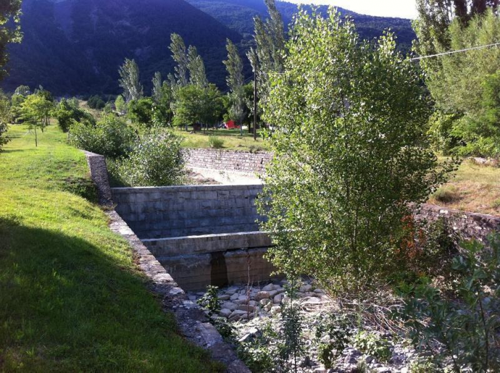 una denuncia del estado en el que se encuentra el barranco de Villanúa.