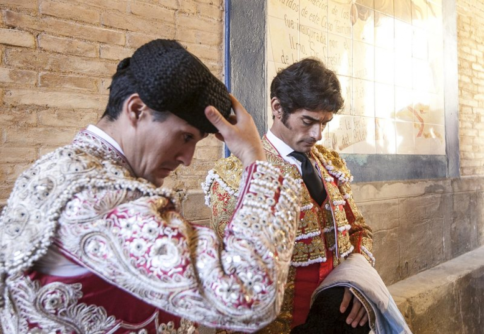 Cogida del torero Joselillo y novillada del Pilar. Galería de imágenes de los actos taurinos del último día de las Fiestas del Pilar.
