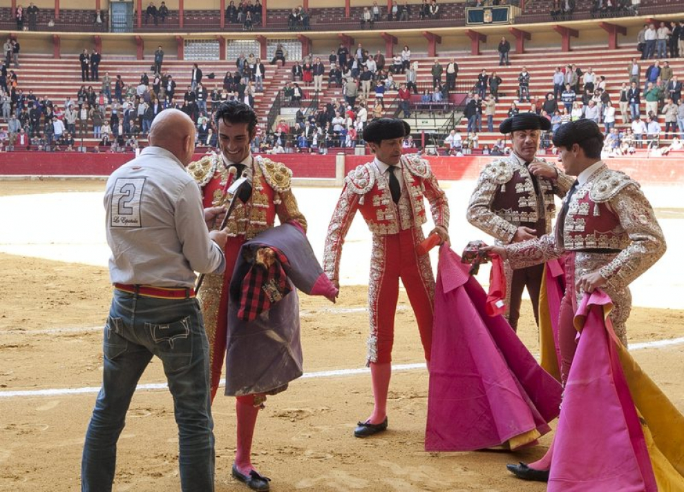 Cogida del torero Joselillo y novillada del Pilar. Galería de imágenes de los actos taurinos del último día de las Fiestas del Pilar.