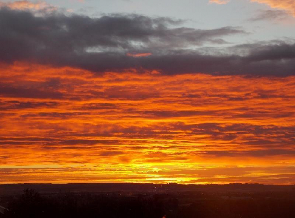 Foto amanecer desde Las Fuentes, altura azud, hecha por mi hijo Javier al levantarse para ir al colegio.