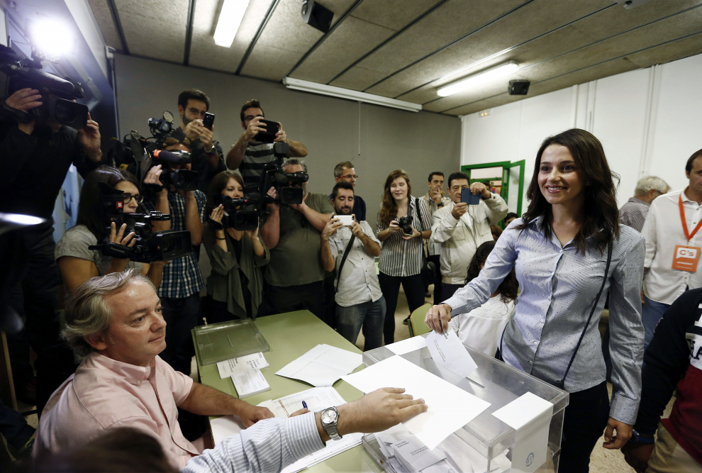Inés Arrimadas deposita su voto