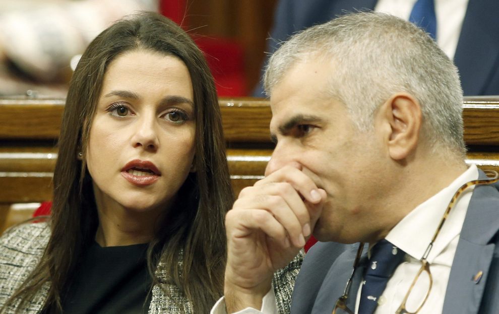 La cabeza de lista de Ciutadans, Inés Arrimadas (i) junto al diputado Carlos Carrizosa