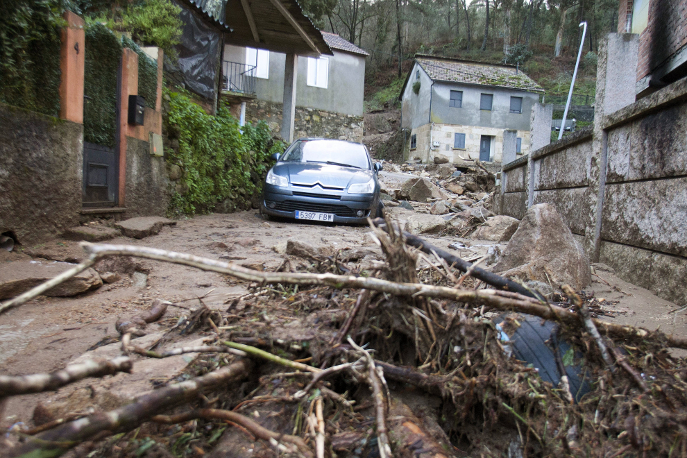 Desprendimientos producidos a consecuencia de las lluvias caídas por este temporal que asola Galicia