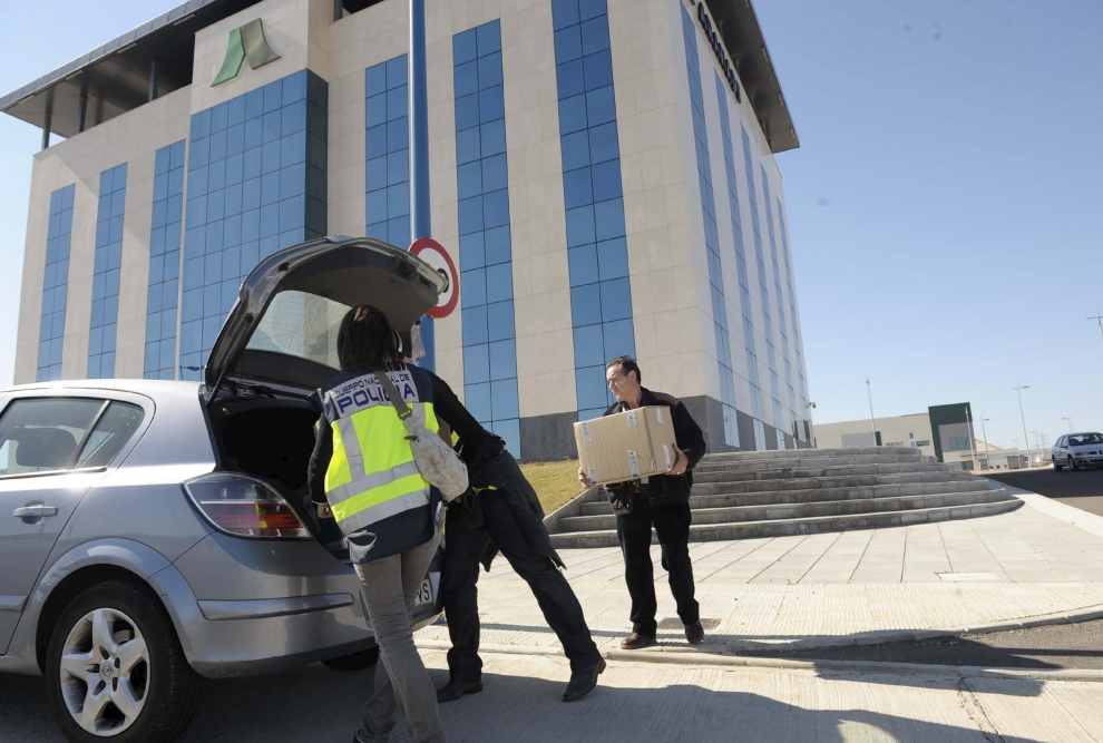 El 18 de marzo de 2009 la Policía se llevaba cajas con material de la sede de Aranade, en el polígono Centrovía de Zaragoza.