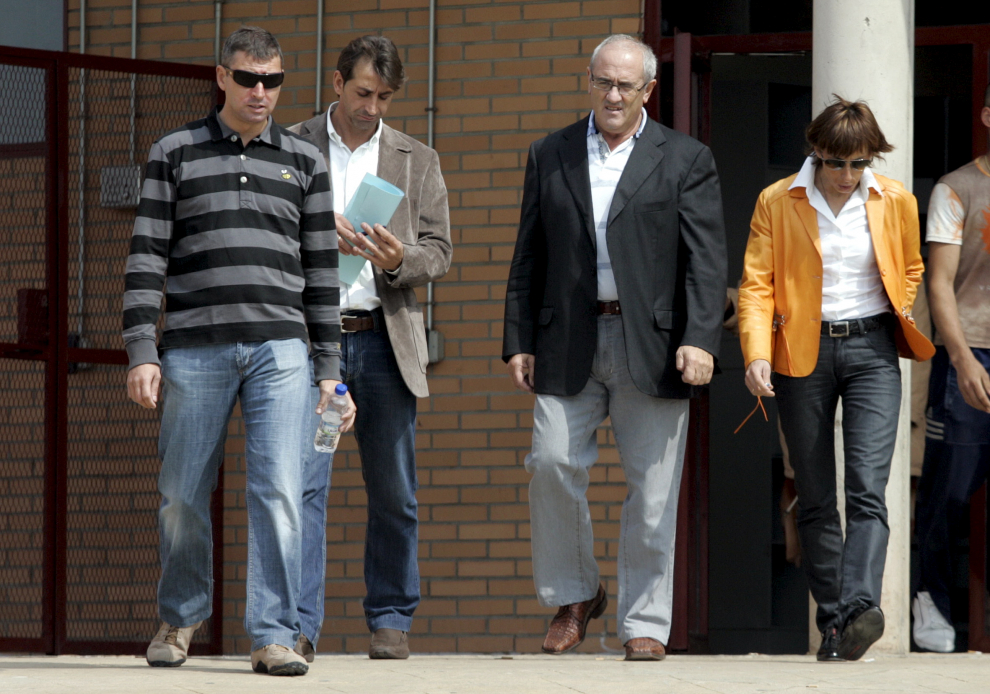 El 4 de abril de 2009, la familia visitaba a la alcaldesa María Victoria Pinilla en el centro penitenciario de Zuera. Antonio Embarba, tercero por la izquierda.