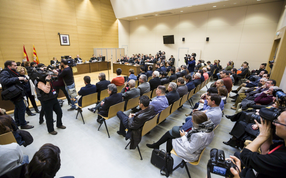 El 15 de diciembre de 2015 comenzó el juicio con los cuarenta acusados de la Operación Molinos en la primera sesión.