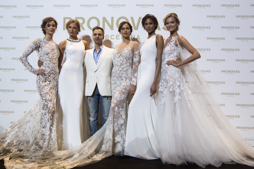 Irina Shayk Deslumbra En El Desfile De Pronovias