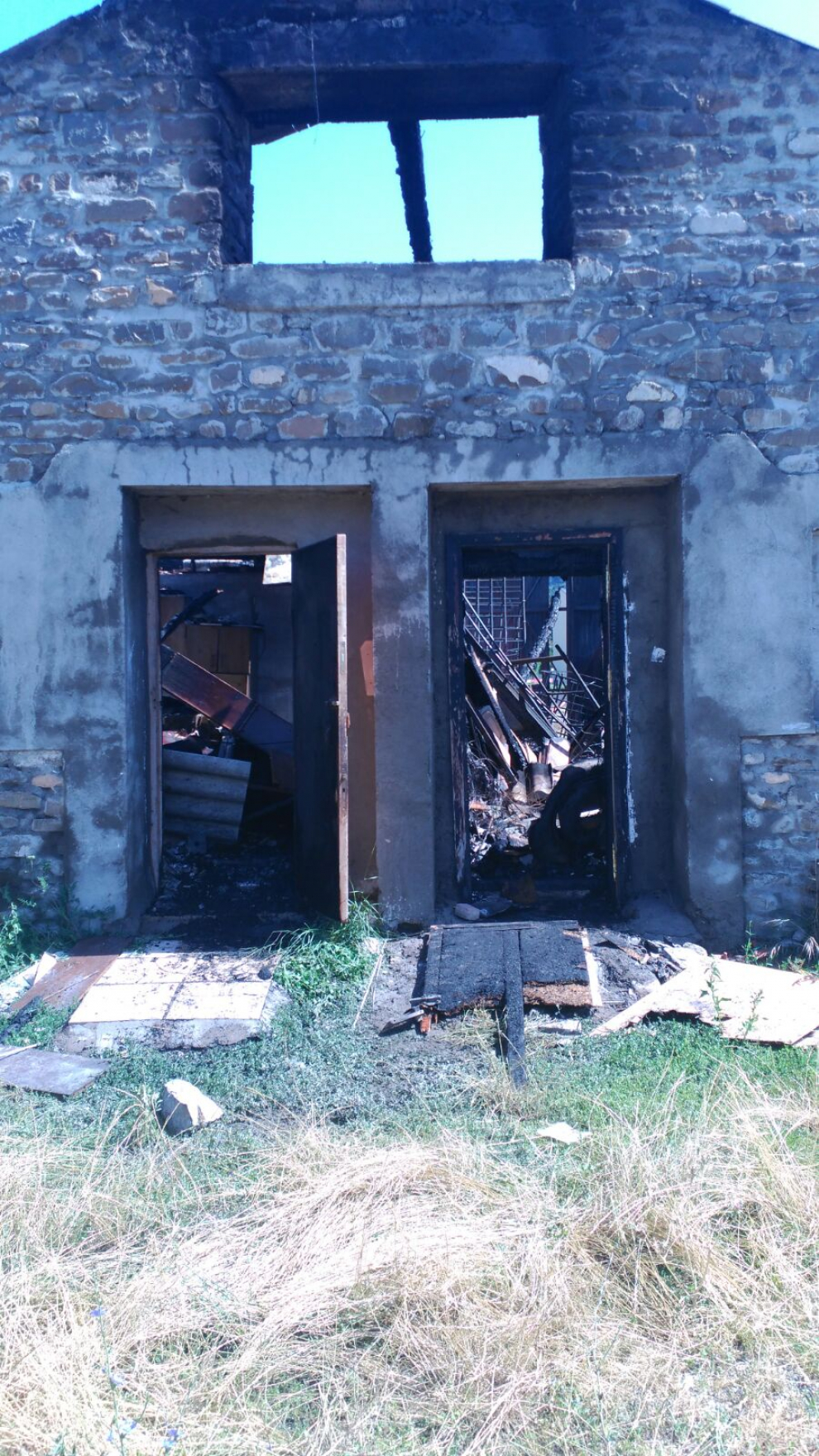 Un Incendio Destruye Una Vivienda En Villanúa