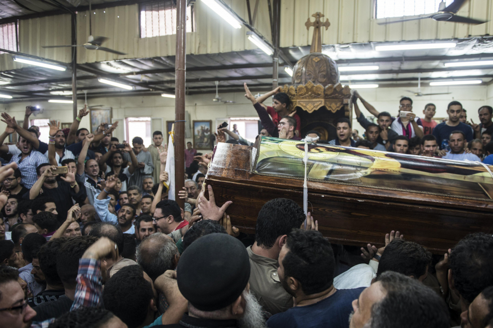 Al menos 28 muertos en un ataque contra un autobús de cristianos coptos en Egipto