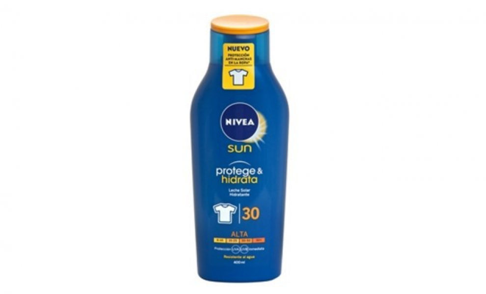 Nivea Sun Protege e hidrata. Buena calidad. 71 puntos. Compra maestra, según la OCU, por su relación calidad precio.