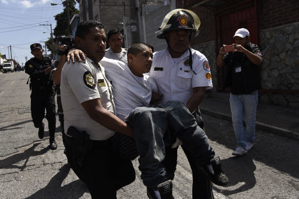 Batalla campal entre policías e internos de un correccional de menores en Guatemala