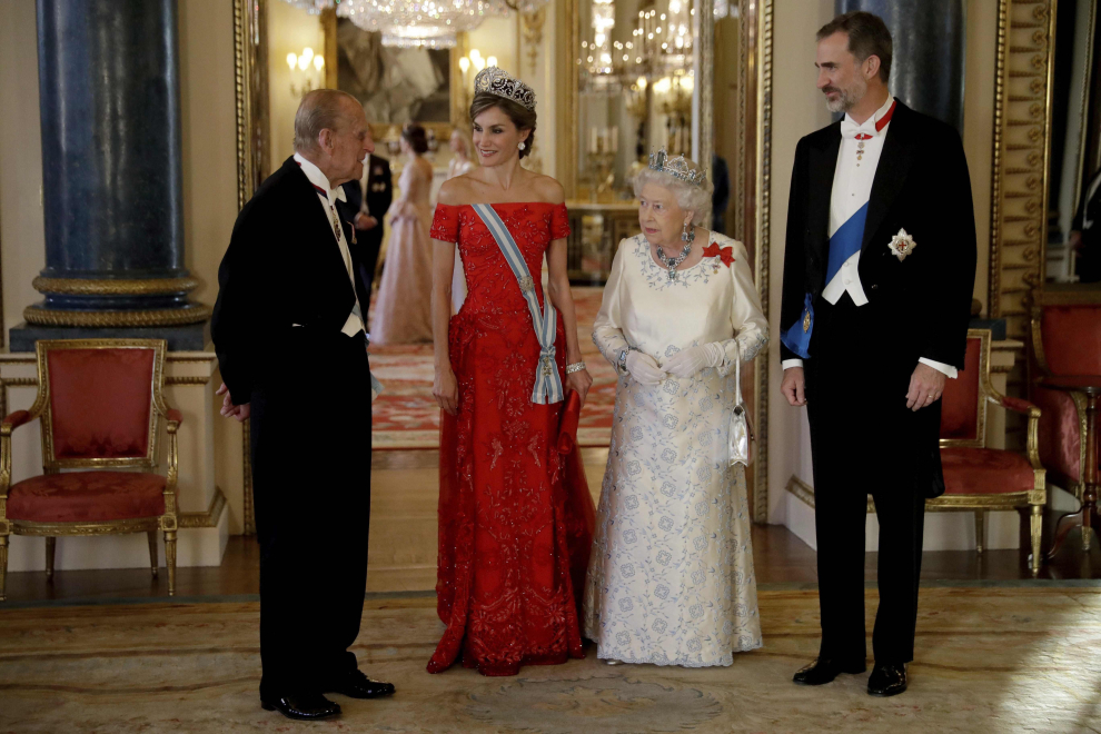 Isabel II ha agasajado a los Reyes con una cena de gala.