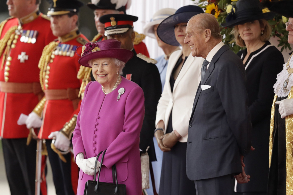 Isabel II recibe oficialmente a los Reyes