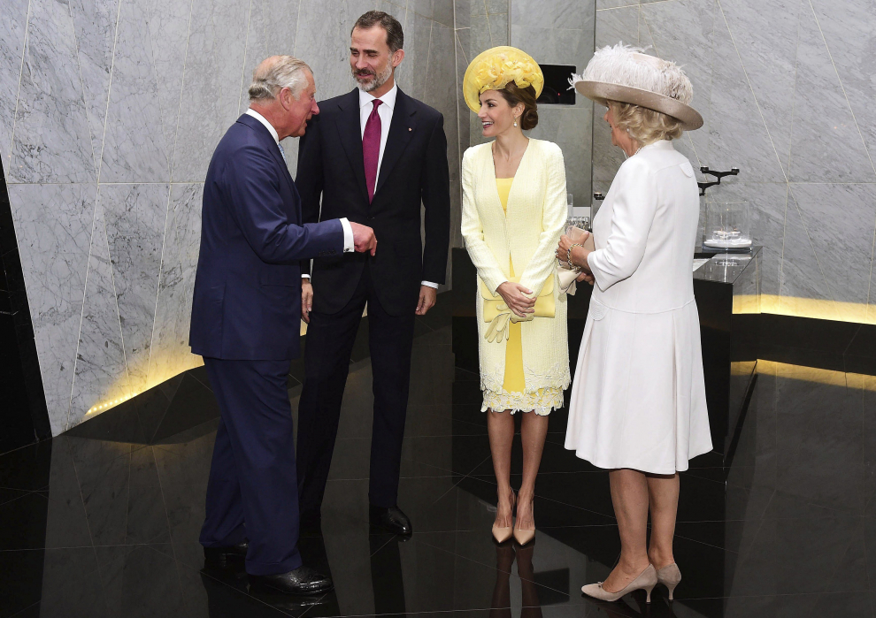 Isabel II recibe oficialmente a los Reyes