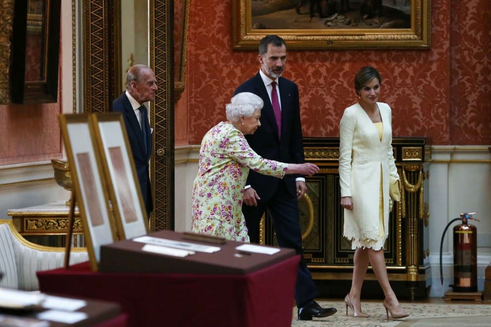 Isabel II acompañó a los Reyes a una exposición sobre piezas españolas en la Picture Gallery.
