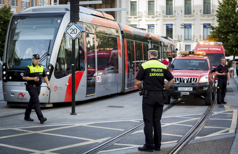 Colisión entre un turismo y un autobús en la plaza de España