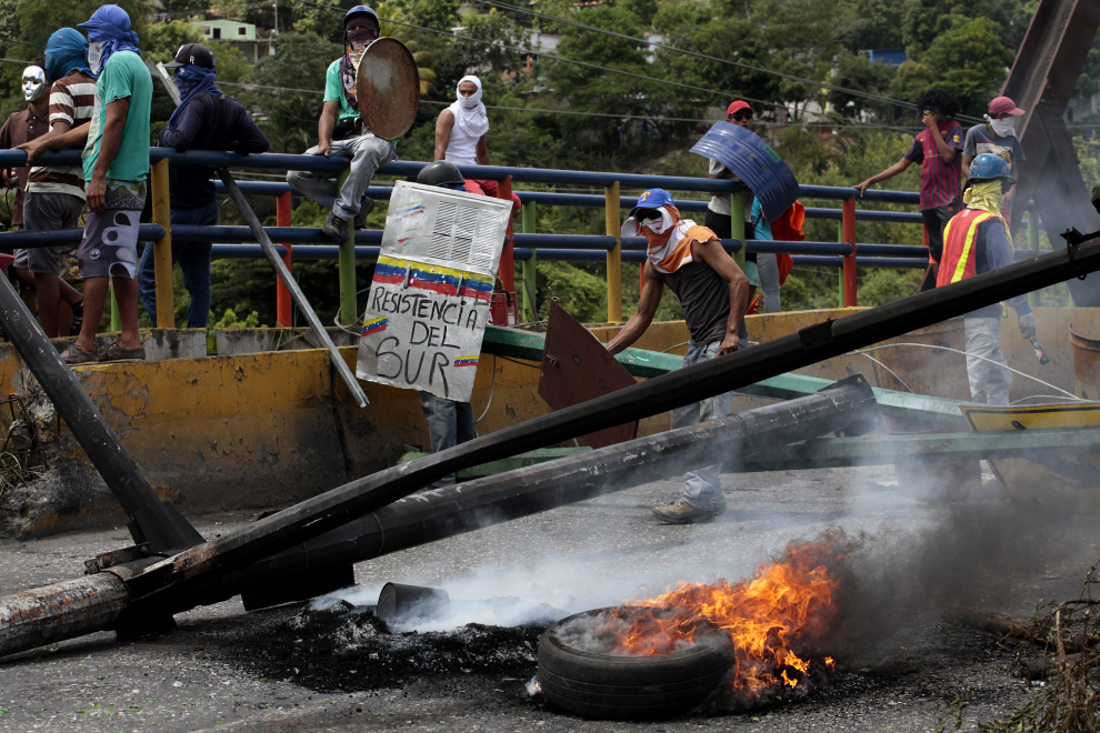 La primera jornada de la huelga opositora en Venezuela deja dos muertos y 150 detenidos