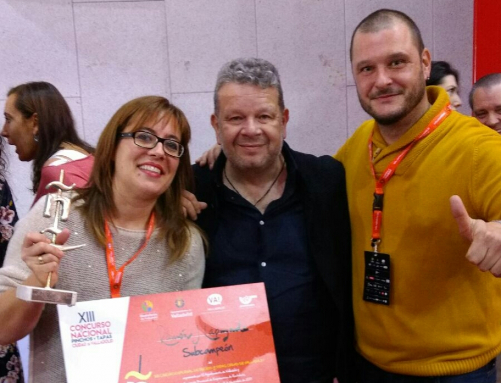 Ramón Lapuyade (derecha) con Alberto Chicote y Alicia Carrasquer, mujer del chef oscense.
