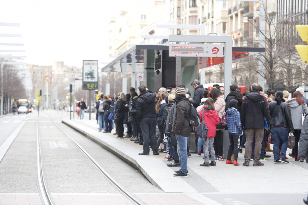 La huelga feminista del 8M está provocando retrasos de más de un cuarto de hora en el servicio del Tranvía de Zaragoza.