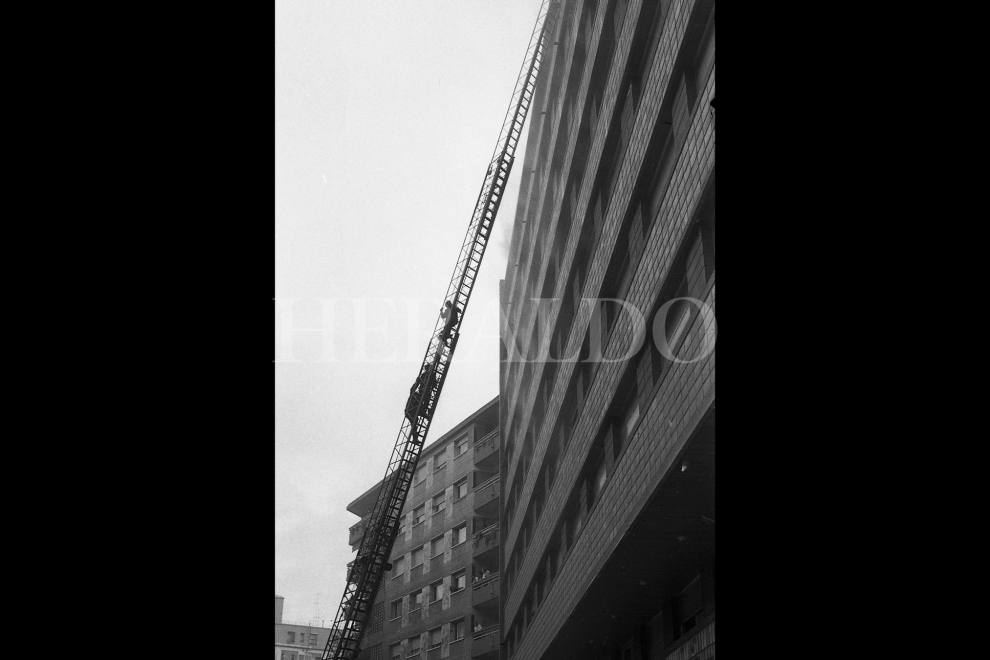 Fotografías tomadas durante el incendio del hotel Corona de Aragón el 12 de julio de 1979 donde murieron 78 personas y 113 resultaron heridas