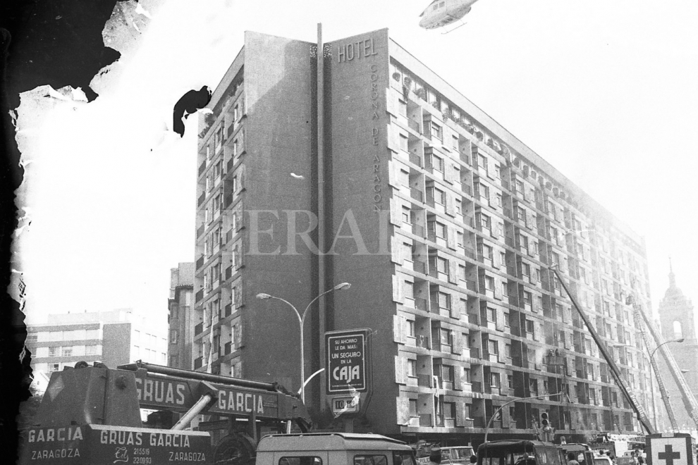 Fotografías tomadas durante el incendio del hotel Corona de Aragón el 12 de julio de 1979 donde murieron 78 personas y 113 resultaron heridas