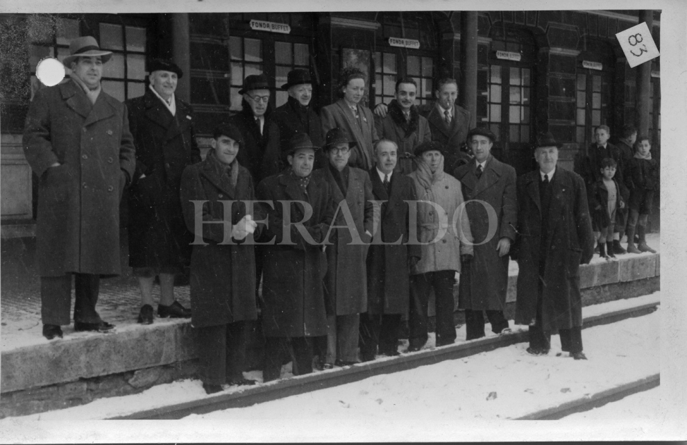 Asistentes a la reapertura de la frontera Franco-Española en la Estación Internacional de Canfranc el 21 de febrero de 1948.