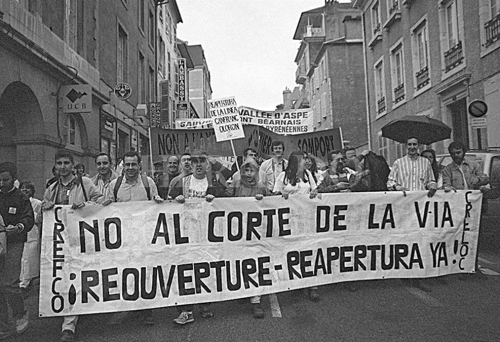 Manifestación en Pau por la reapertura el 20 de mayo de 1996