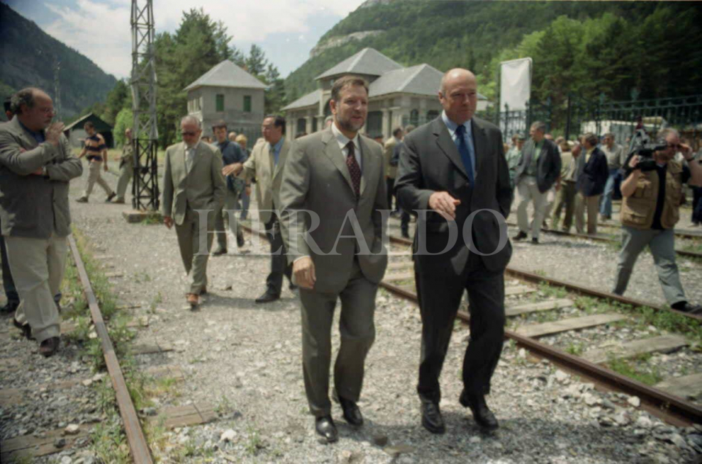 Celebración del 73 aniversario de la estación de Canfranc con Marcelino Iglesias y Alain Rousset, presidente del Consejo regional de Aquitania, el 18 de julio de 2001.