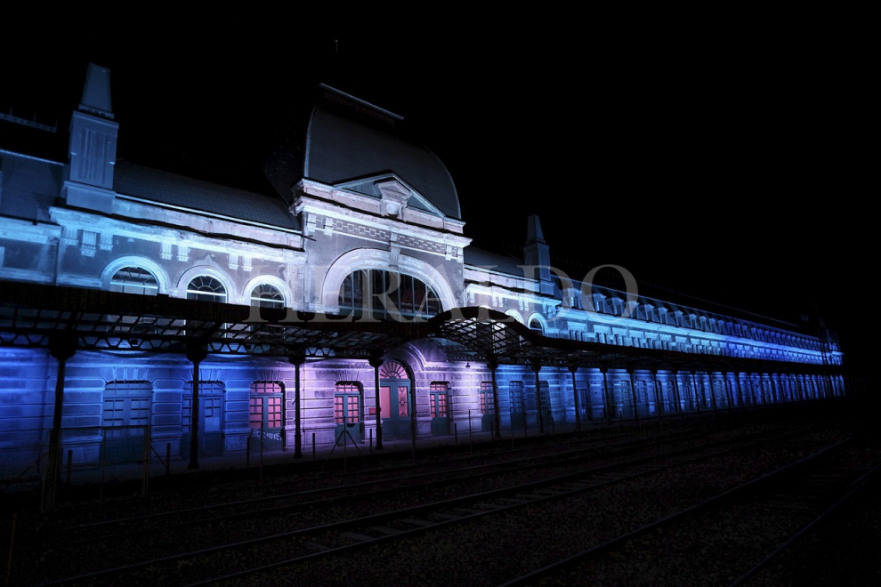 Iluminación nocturna de la estación en septiembre de 2015