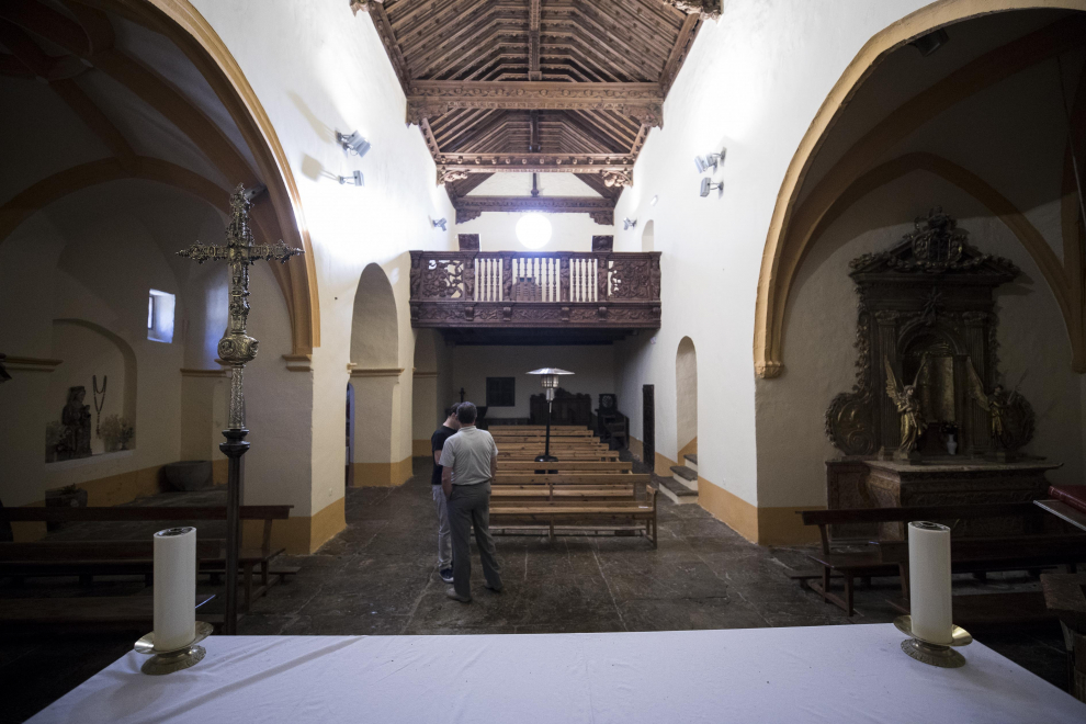 Interior de la iglesia de Santa María, con el artesonado restaurado por Fernando del Campo