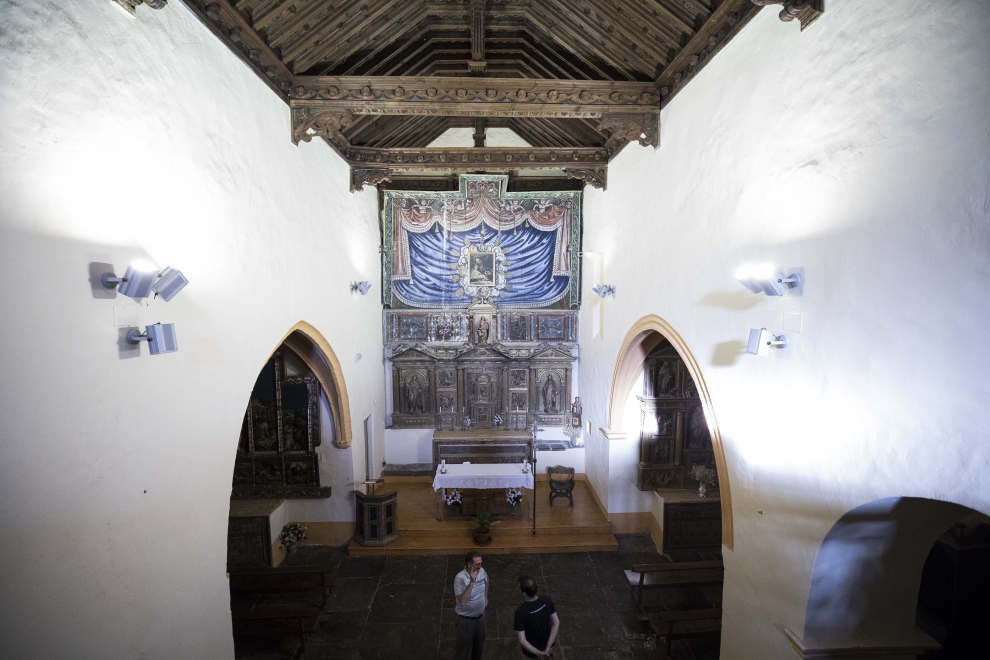 Interior de la iglesia de Santa María, con el artesonado restaurado por Fernando del Campo