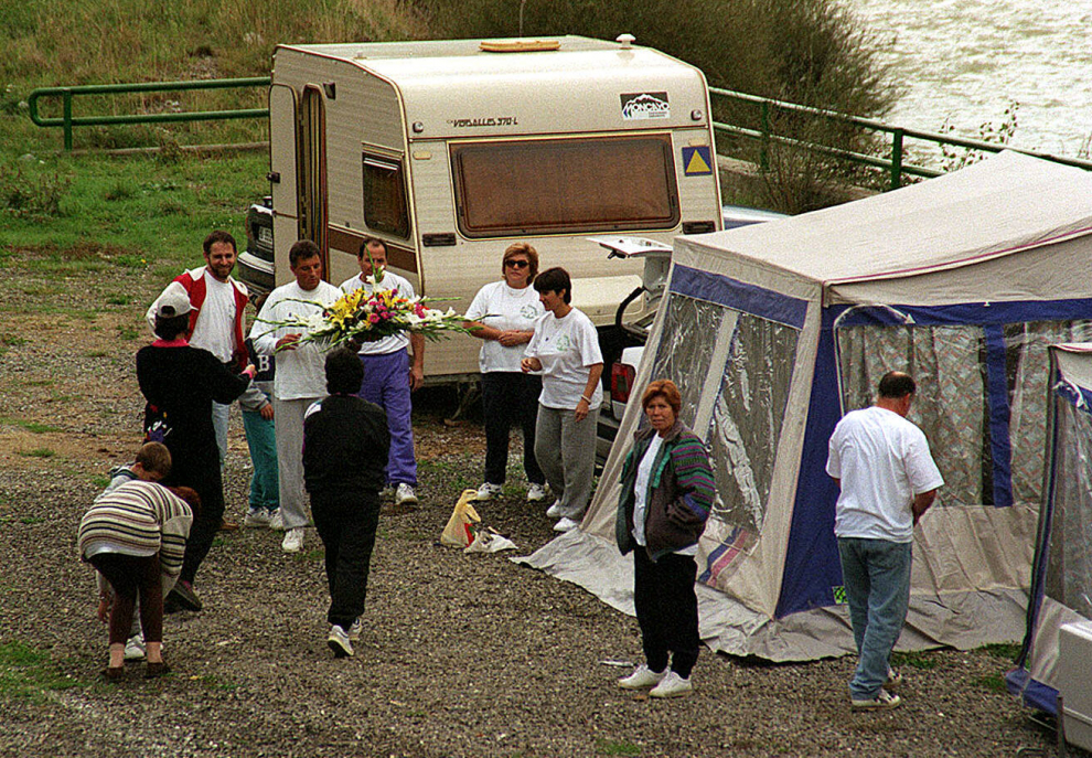 Los campistas se reúnen en Biescas como homenaje al pueblo por su gran comportamiento durante la riada