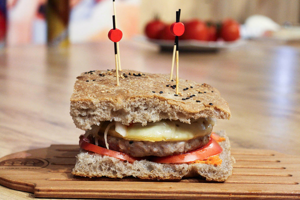 Pizza-burger de la pizzería 22.2 gradi
