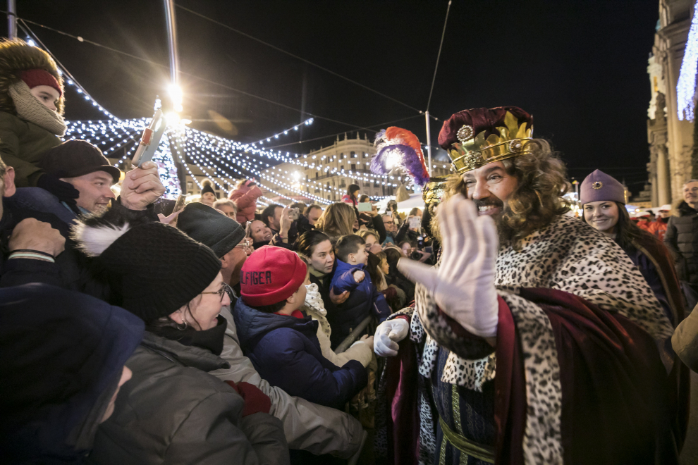 La mágica cabalgata de los Reyes Magos recorre Zaragoza